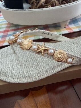 TOP Moda Comfort Sandal in Neutral Beige, Seashell Theme, Size 10, New, PRECIOUS
